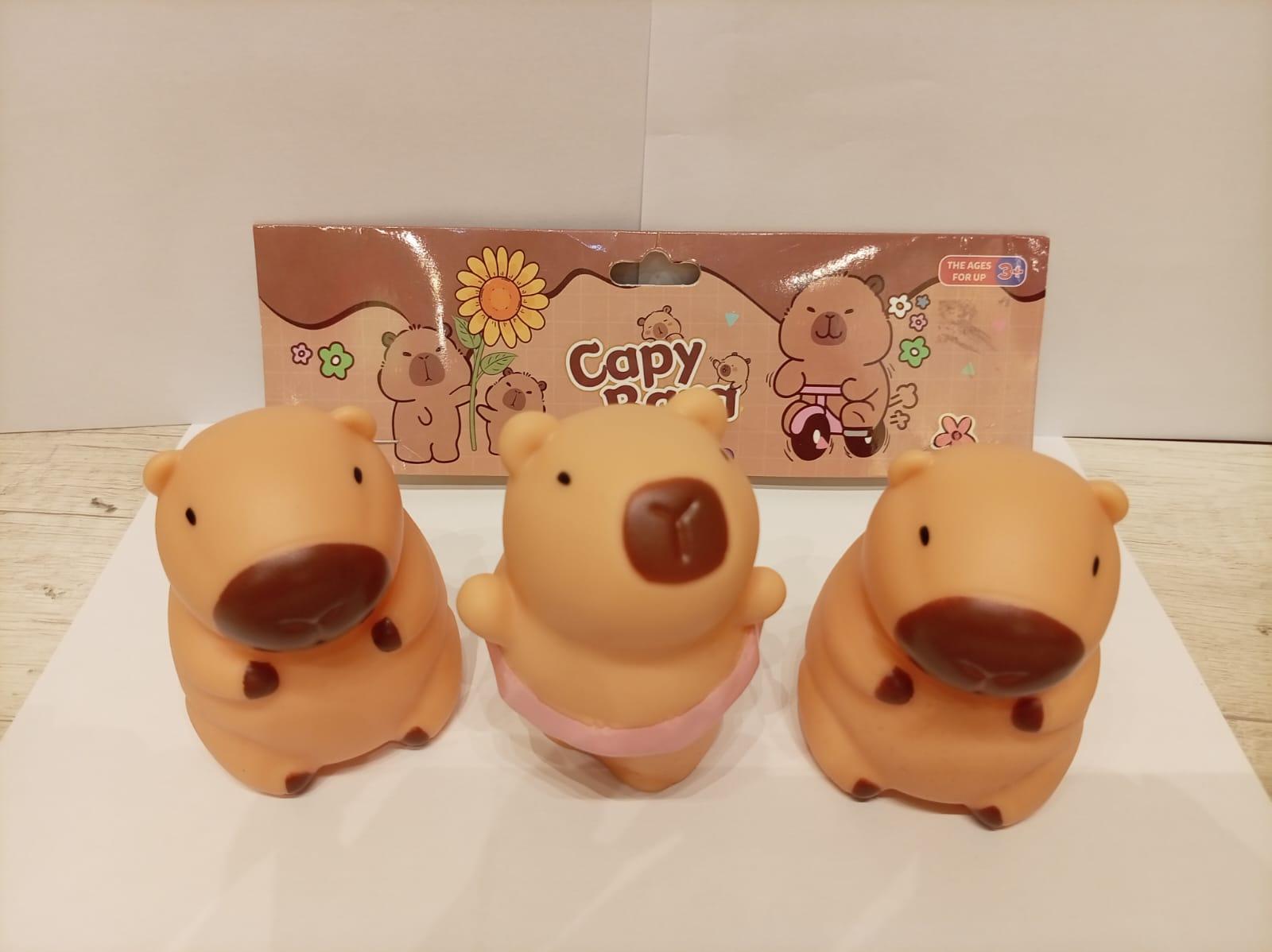 Nasa Yf1041 Set Figuras Capybara Vinil 3 Piezas